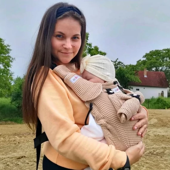 Möbius Newborn csatos babahordozó – ezüstszürke – ergonomikus újszülött hordozó 